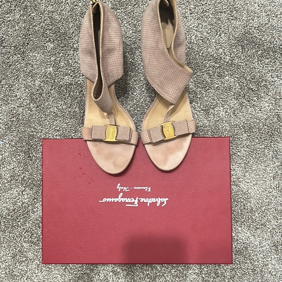 Ferragamo Nude Pink Sandals - Picture 10 of 10
